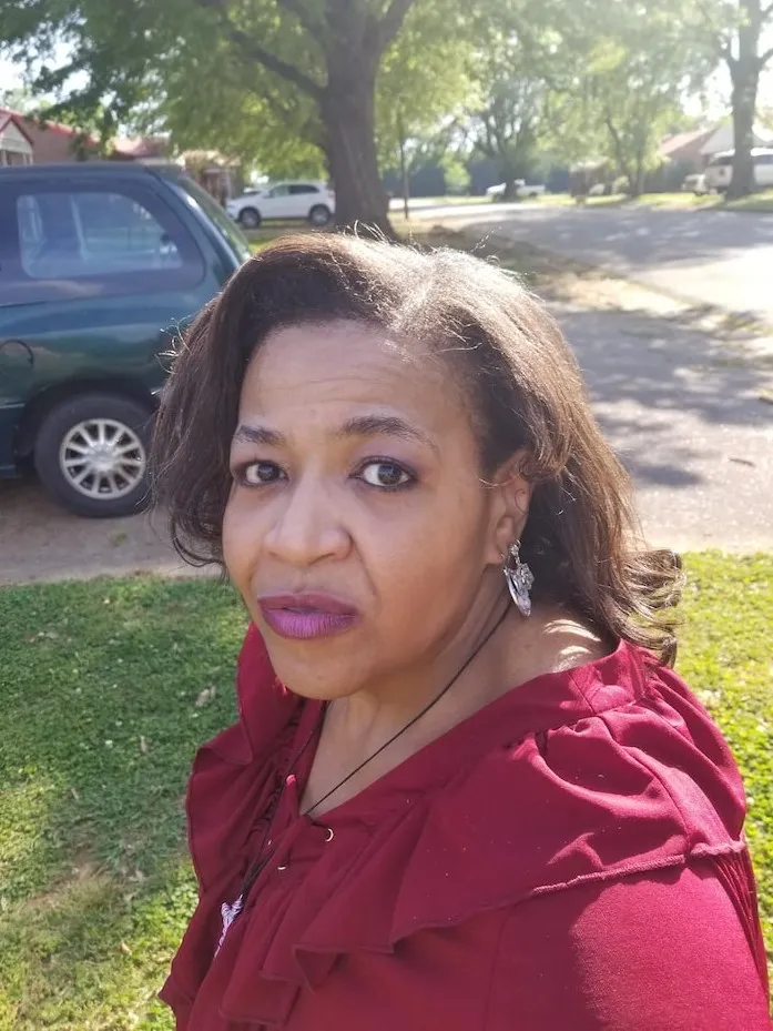 Woman featured in a Soda Peak Gummies customer testimonial