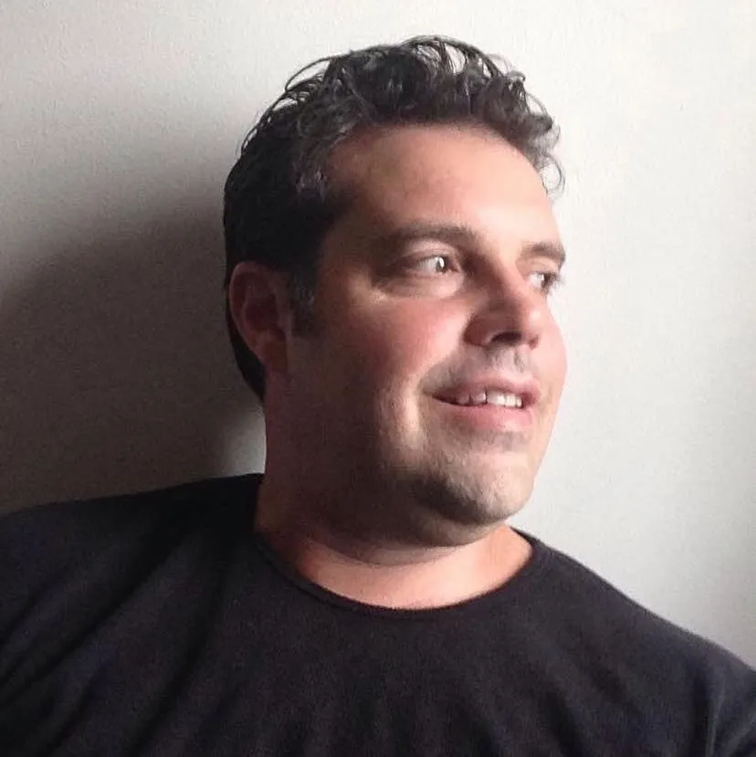 Male customer portrait featured alongside a Soda Peak Gummies review